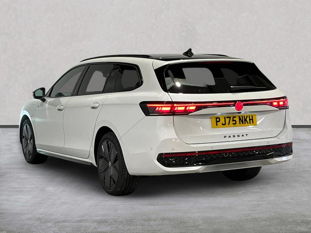 Volkswagen Passat 1.5 Tsi Ehybrid 19.7Kwh R-line Estate P White #2