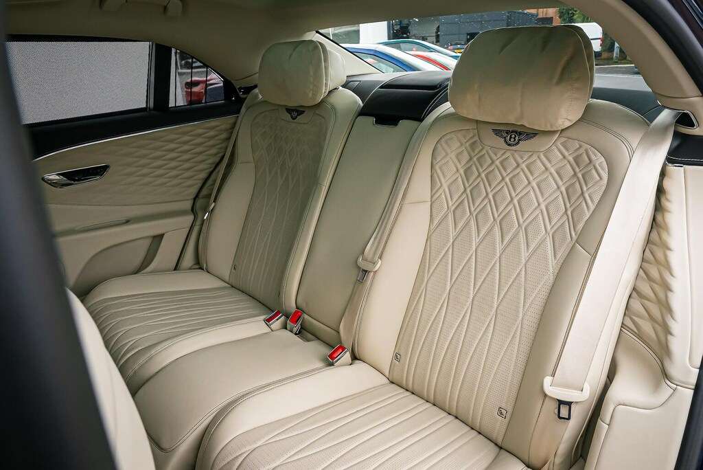 Bentley Flying Spur Hybrid #31