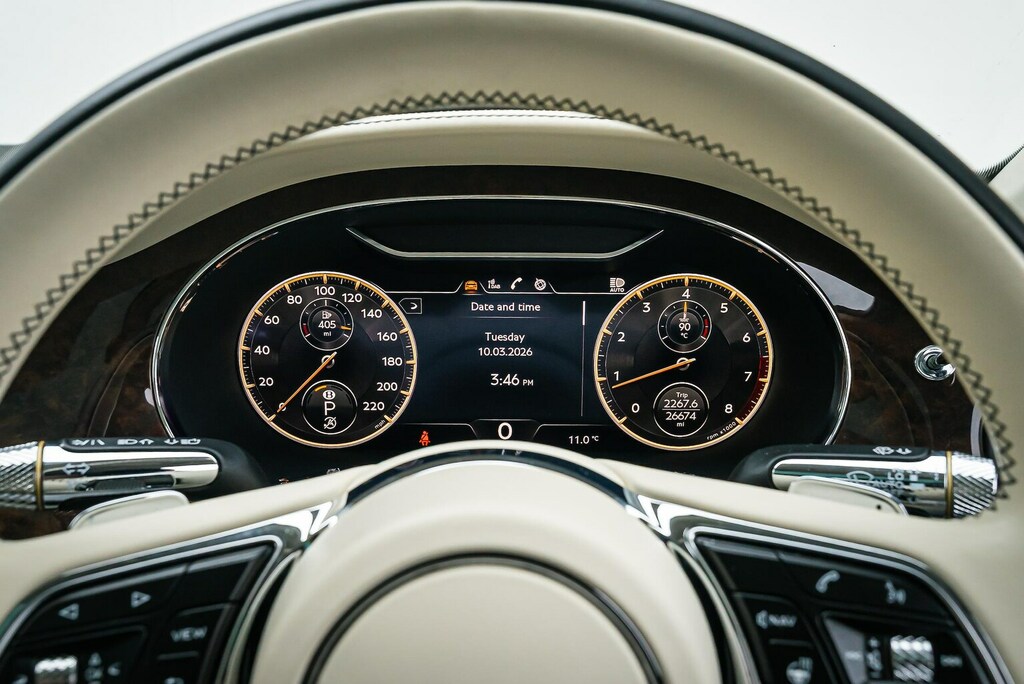 Bentley Flying Spur Hybrid #38