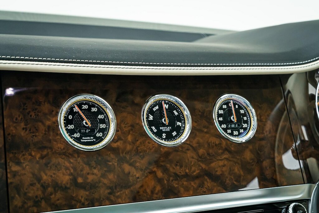 Bentley Flying Spur Hybrid #20