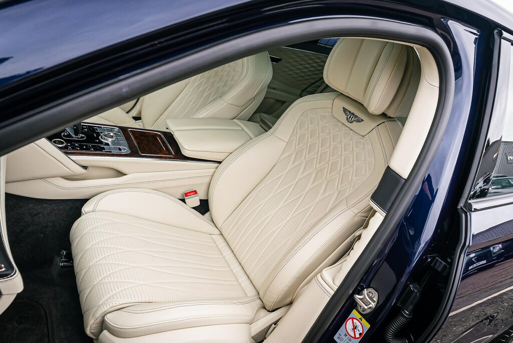 Bentley Flying Spur Hybrid #25