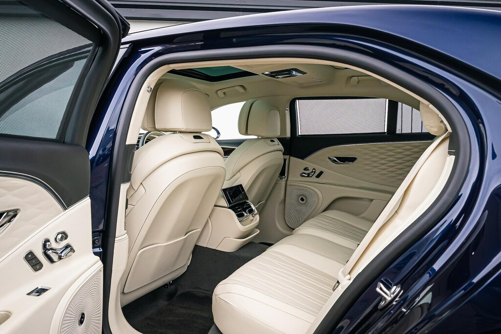 Bentley Flying Spur Hybrid #29