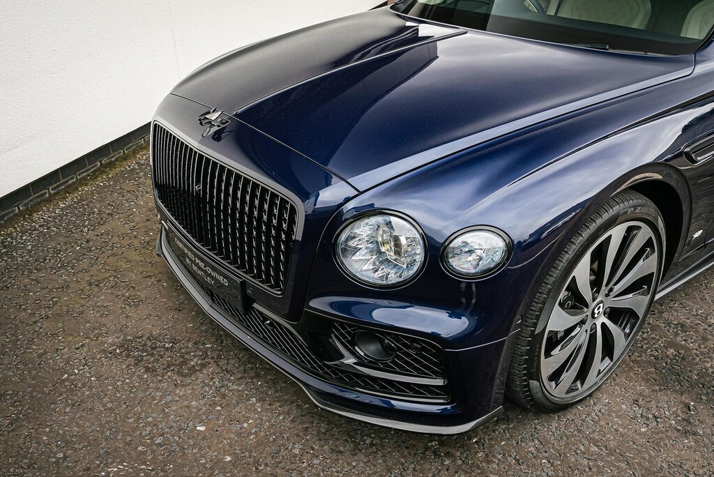 Bentley Flying Spur Hybrid #12