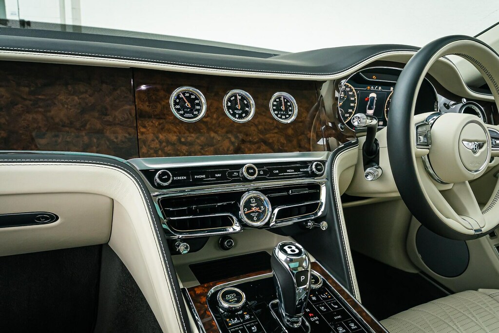 Bentley Flying Spur Hybrid #22