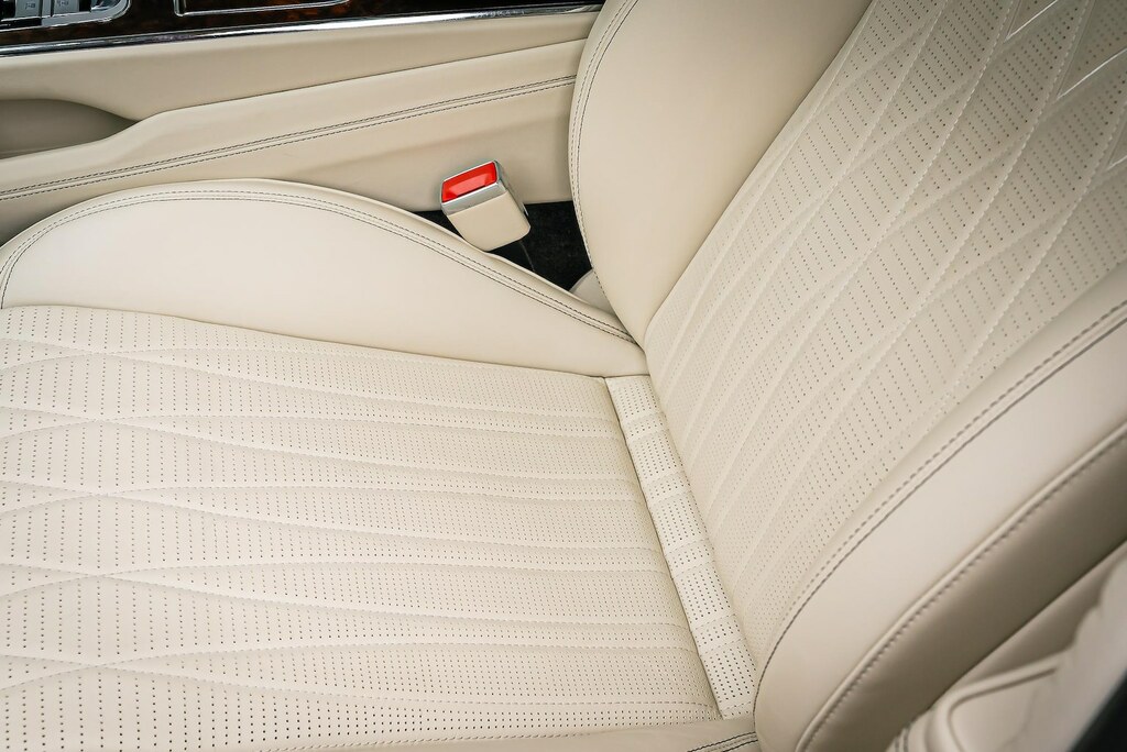 Bentley Flying Spur Hybrid #28