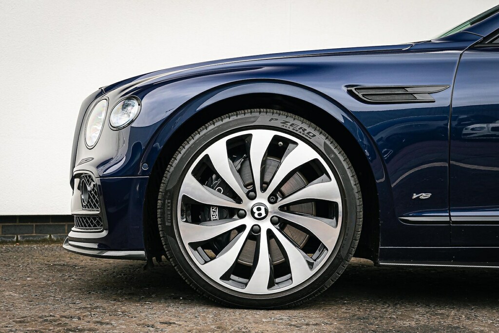 Bentley Flying Spur Hybrid #9