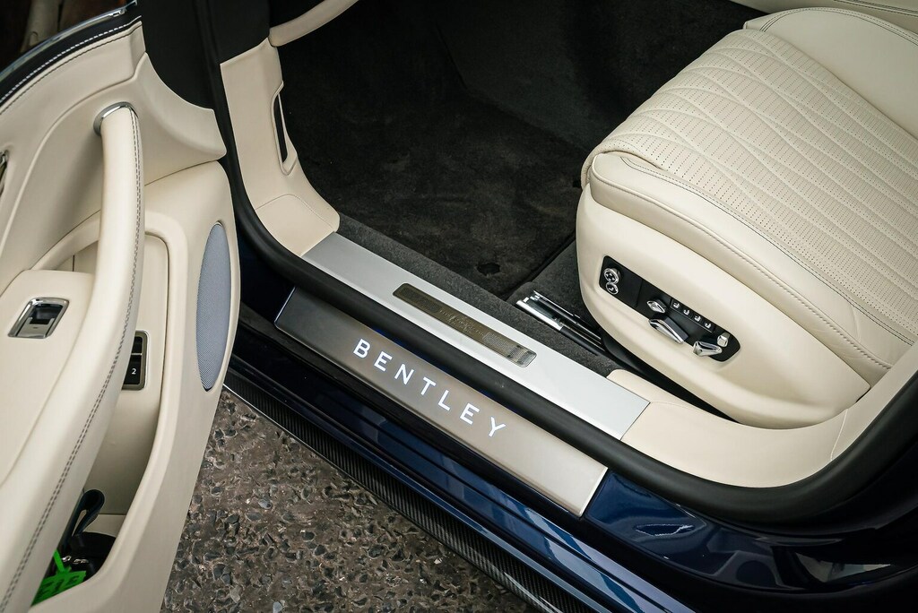 Bentley Flying Spur Hybrid #17