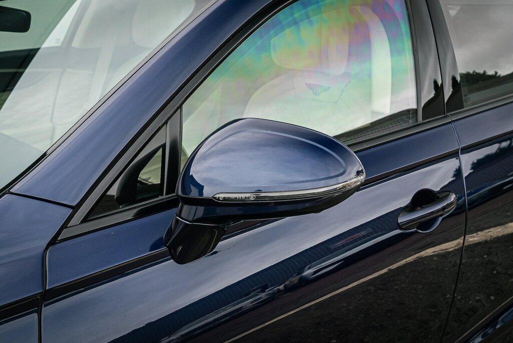 Bentley Flying Spur Hybrid #15