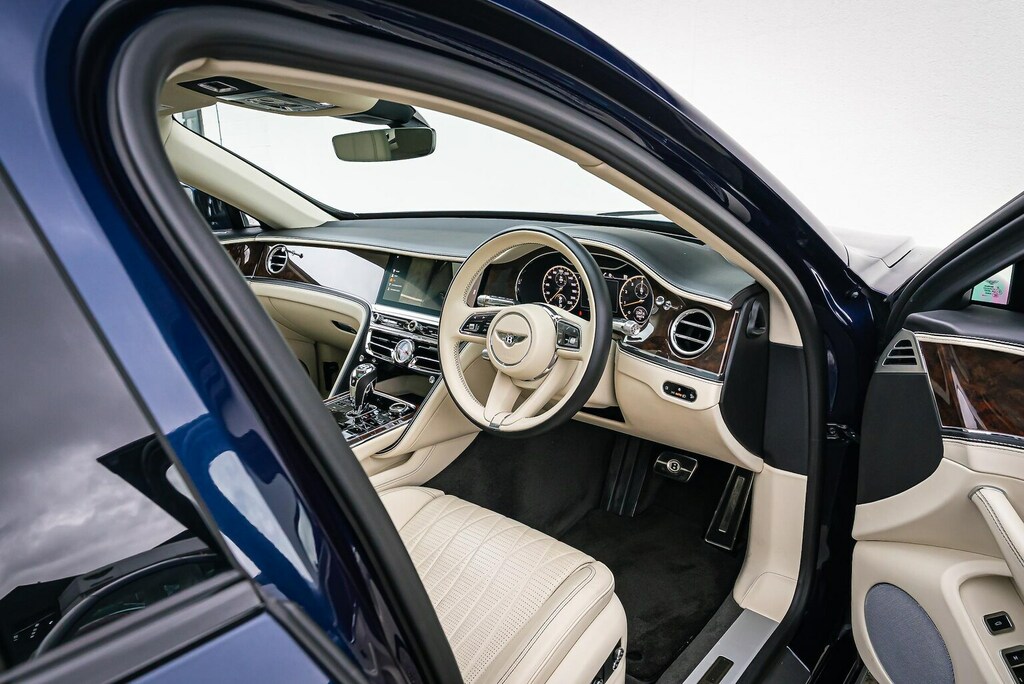 Bentley Flying Spur Hybrid #39