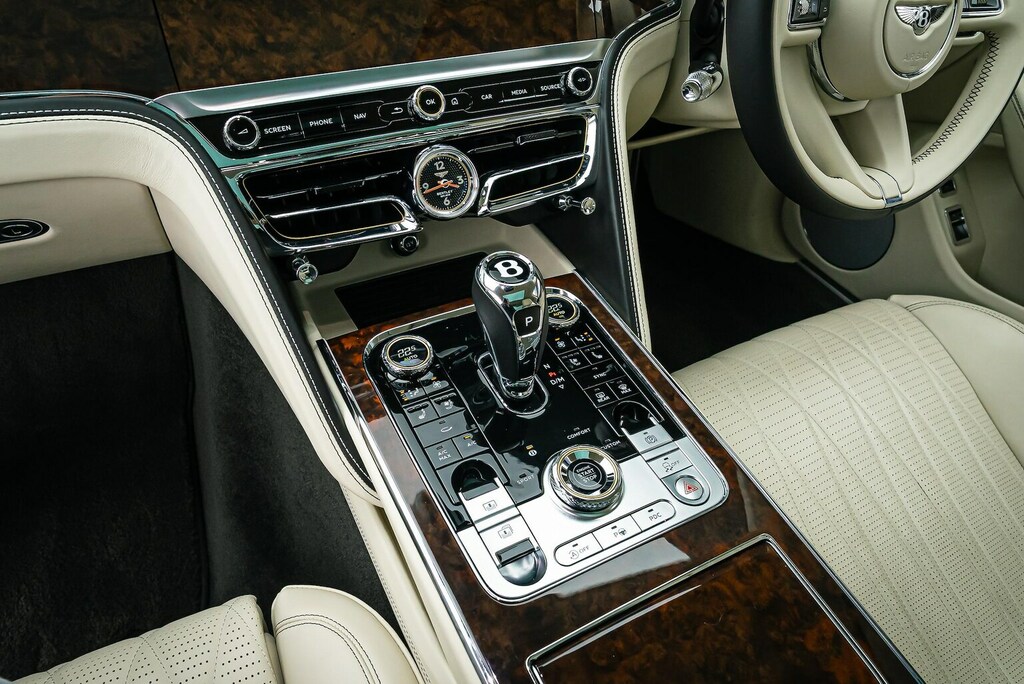 Bentley Flying Spur Hybrid #23