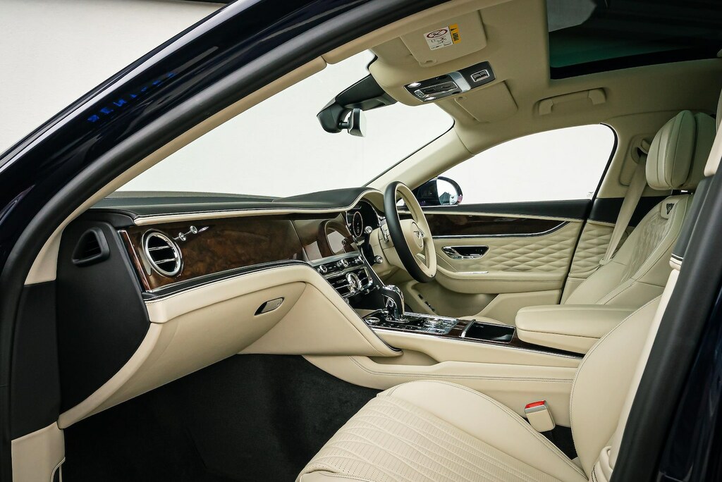 Bentley Flying Spur Hybrid #16