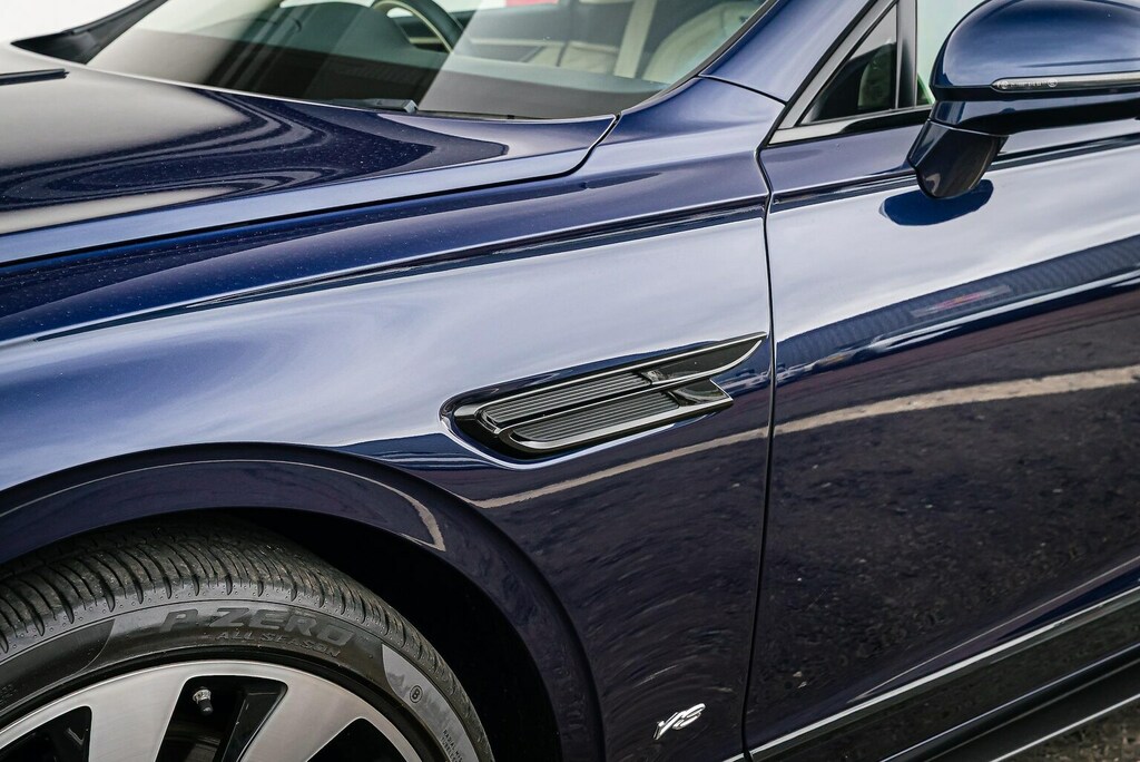 Bentley Flying Spur Hybrid #10