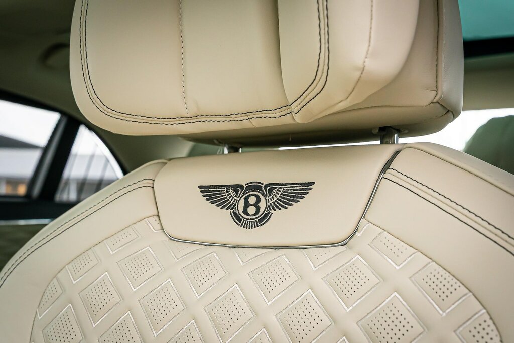 Bentley Flying Spur Hybrid #26