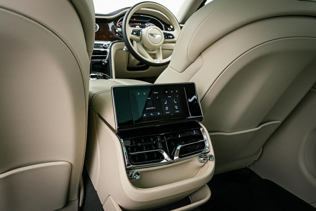 Bentley Flying Spur Hybrid #33