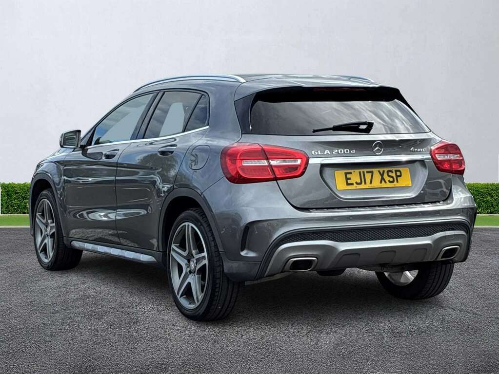 Mercedes-Benz GLA Class Gla 200D 4Matic Amg Line Premium Plus EJ17XSP Grey #2