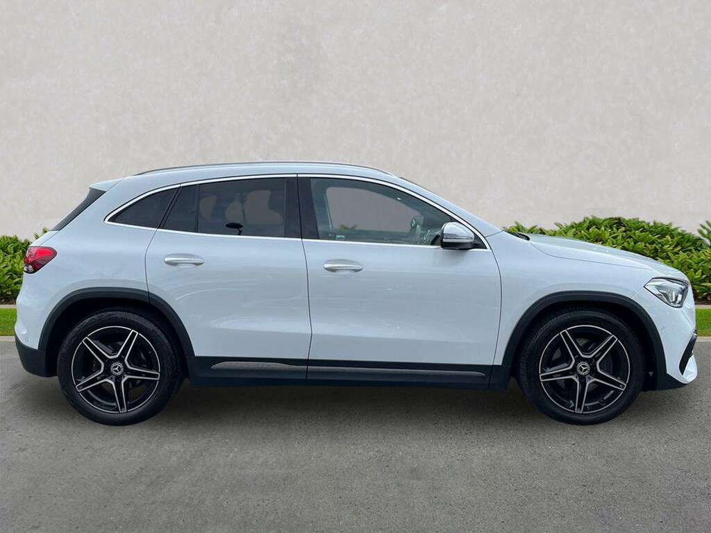 Mercedes-Benz GLA Class Gla 200 Amg Line Premium #3