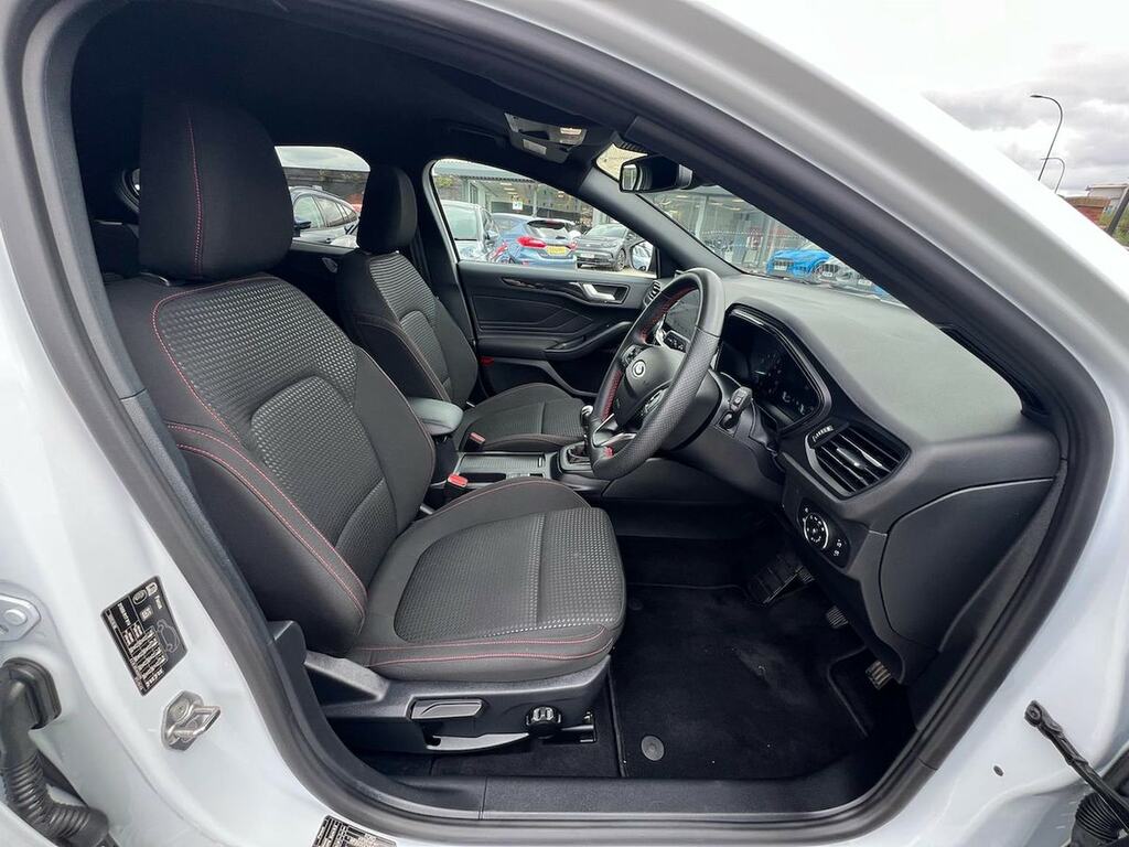 Ford Focus 1.0 Ecoboost St-line White #31