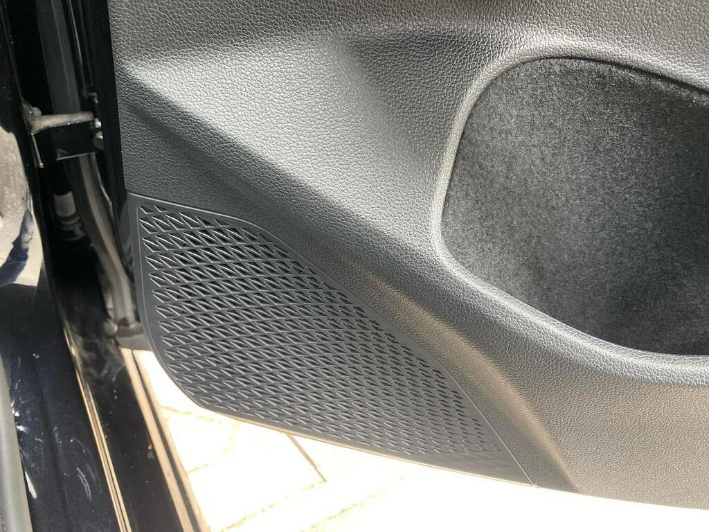 Volkswagen Golf R Black #30