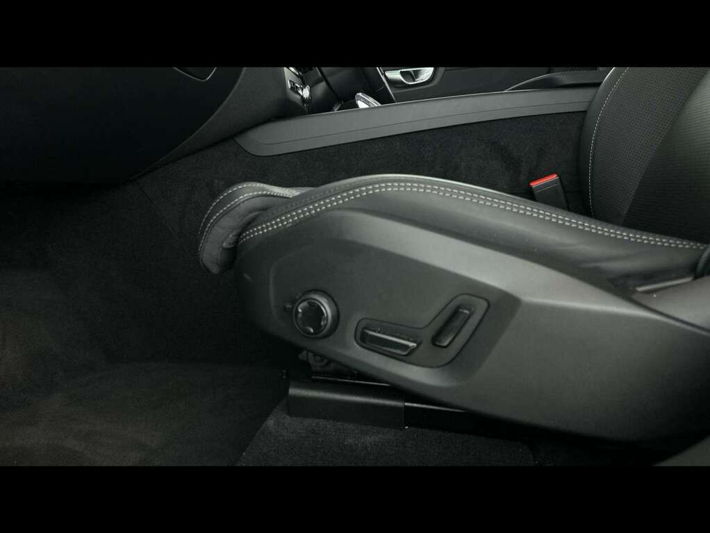 Volvo XC60 Plus Black #17