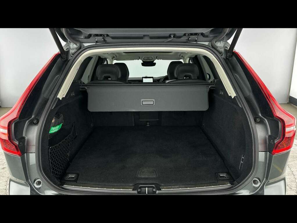 Volvo XC60 Plus Black #13