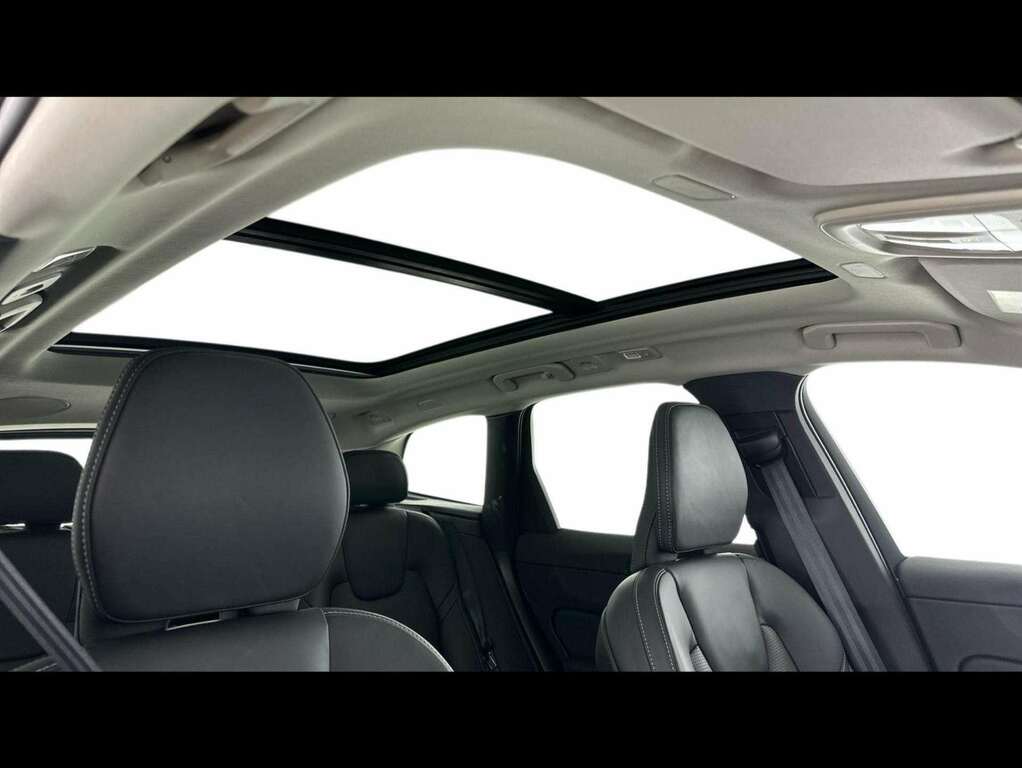 Volvo XC60 Plus Black #19
