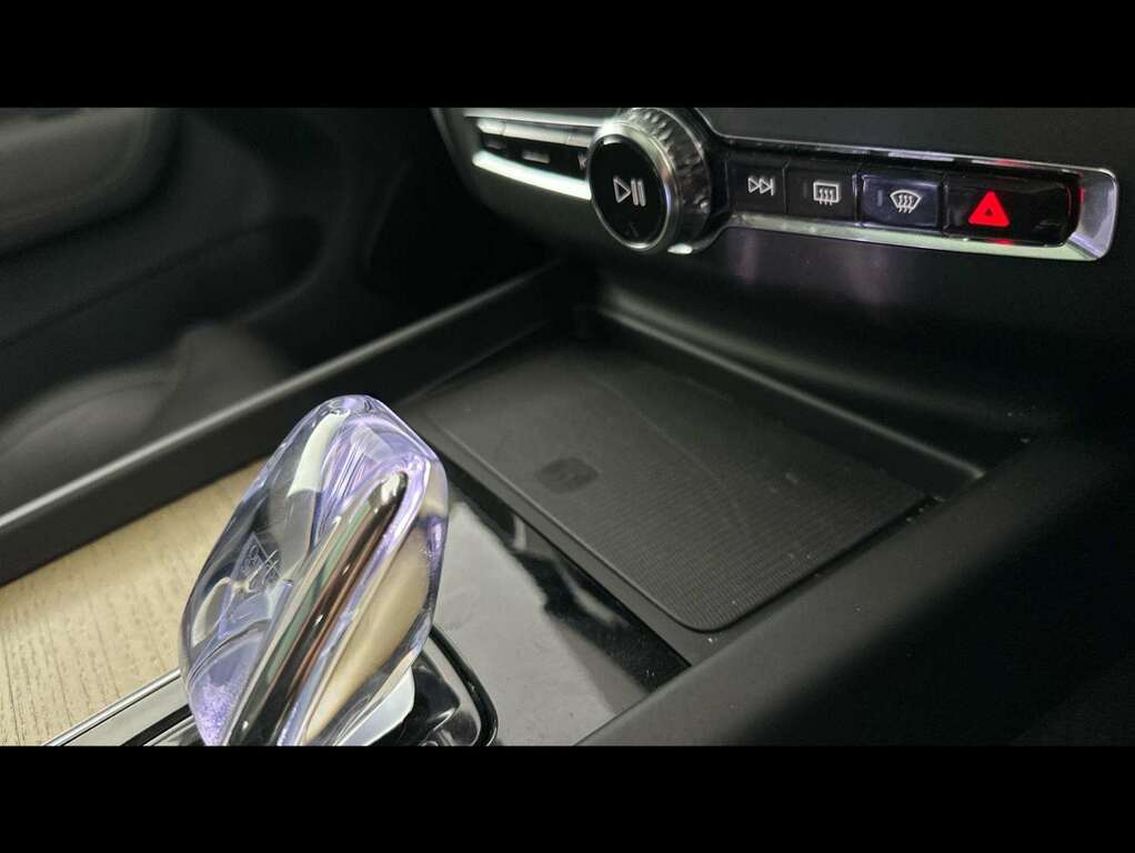 Volvo XC60 Plus Black #24