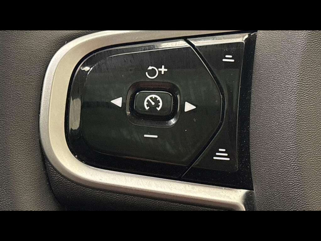 Volvo XC90 Ultra Black #25