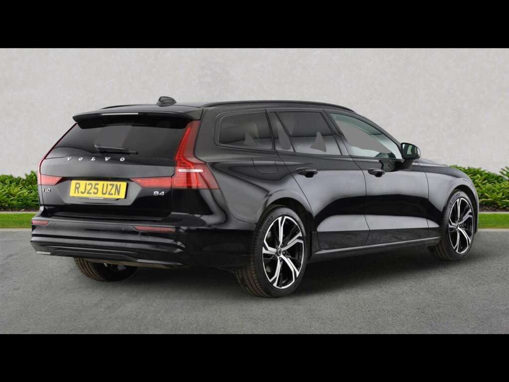 Volvo V60 2.0 B4p Plus Dark 7 Speed #2