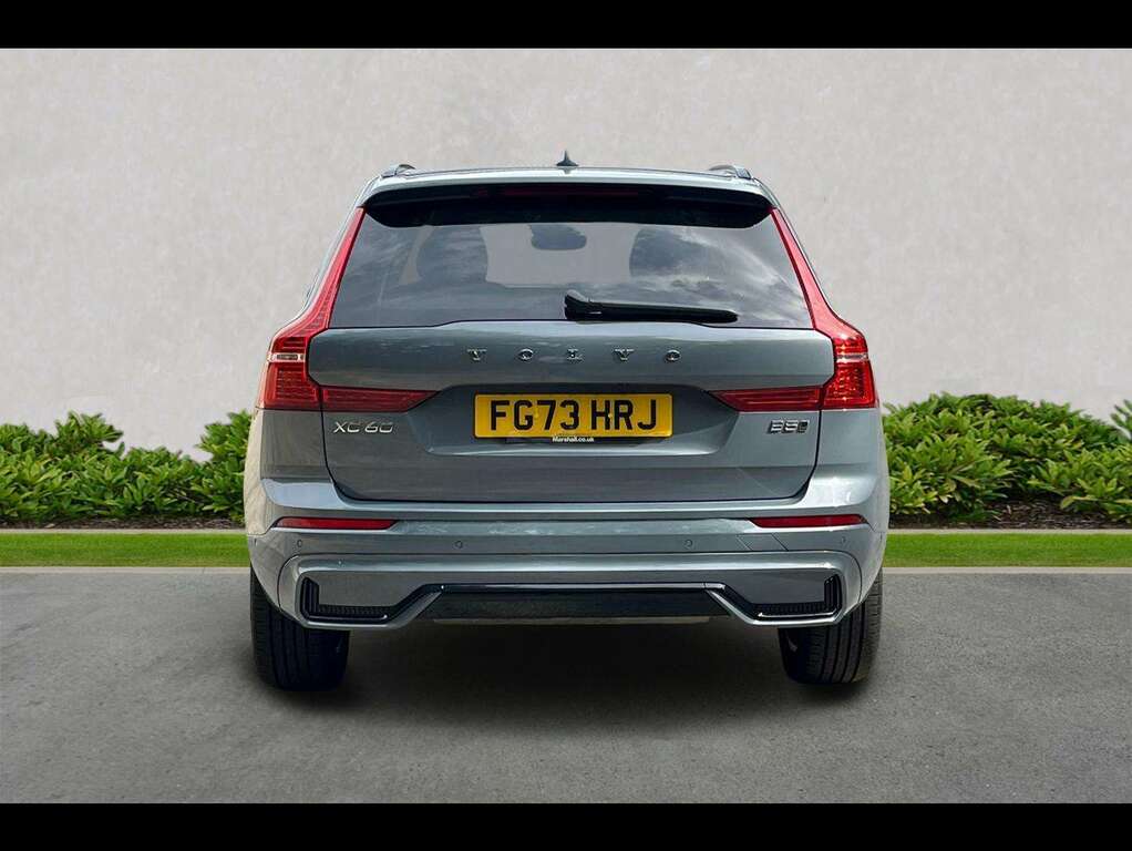 Volvo XC60 2.0 B5p Plus Dark Awd Geartronic #4
