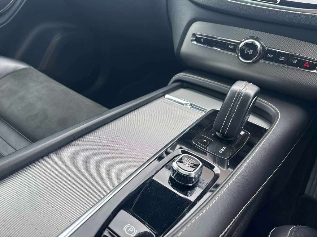 Volvo XC90 2L R-design Grey #32