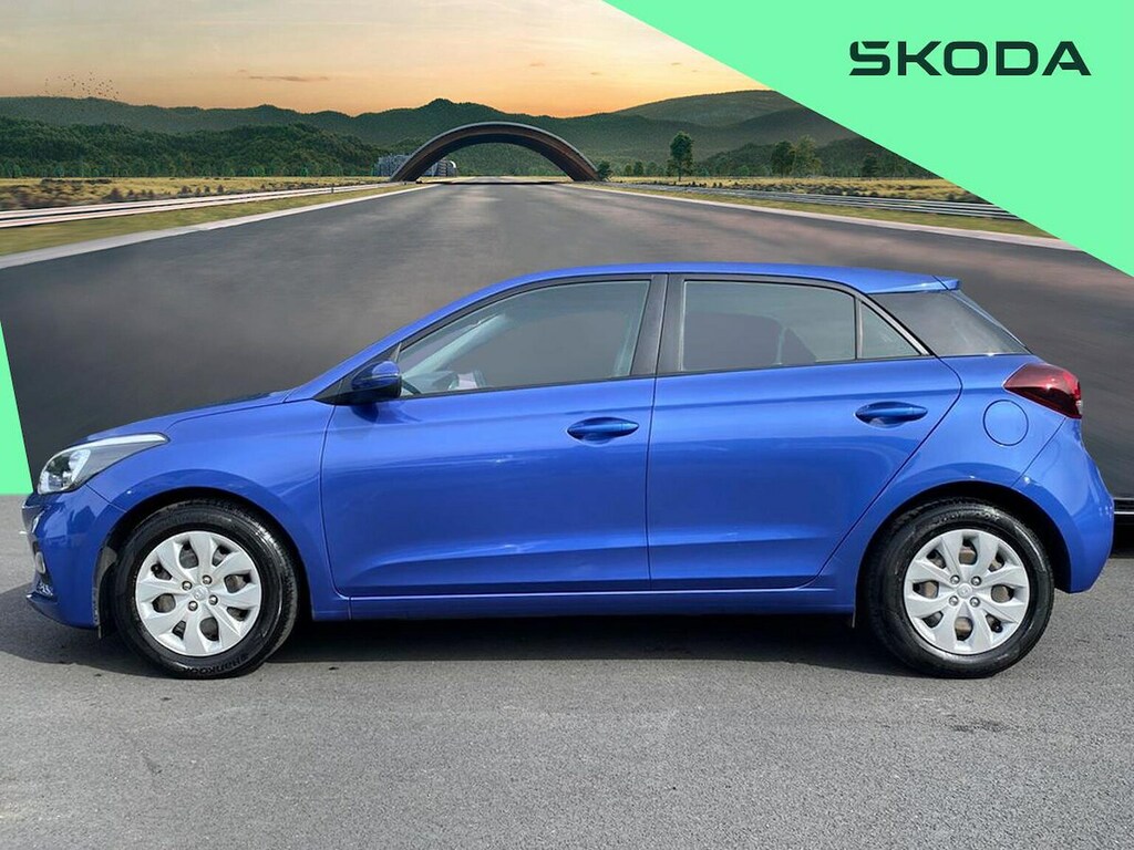 Hyundai I20 Play White #19