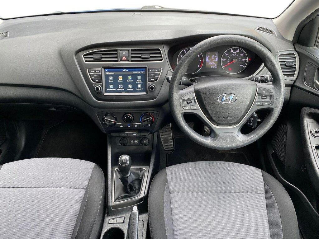 Hyundai I20 Play White #9