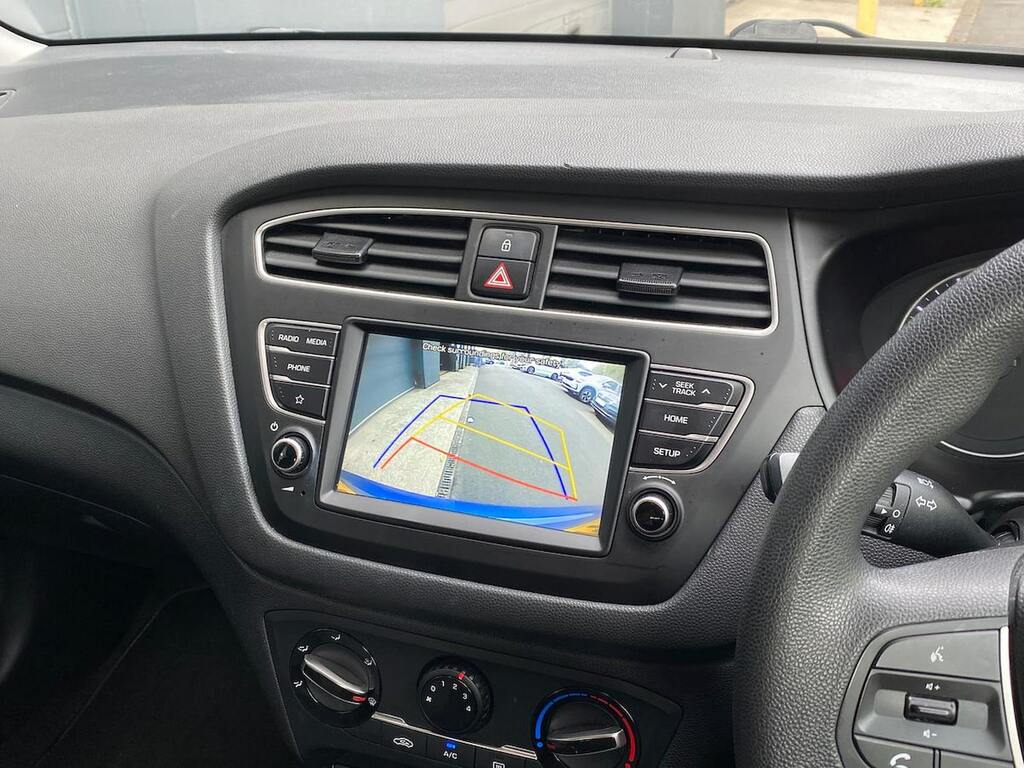 Hyundai I20 Play White #23