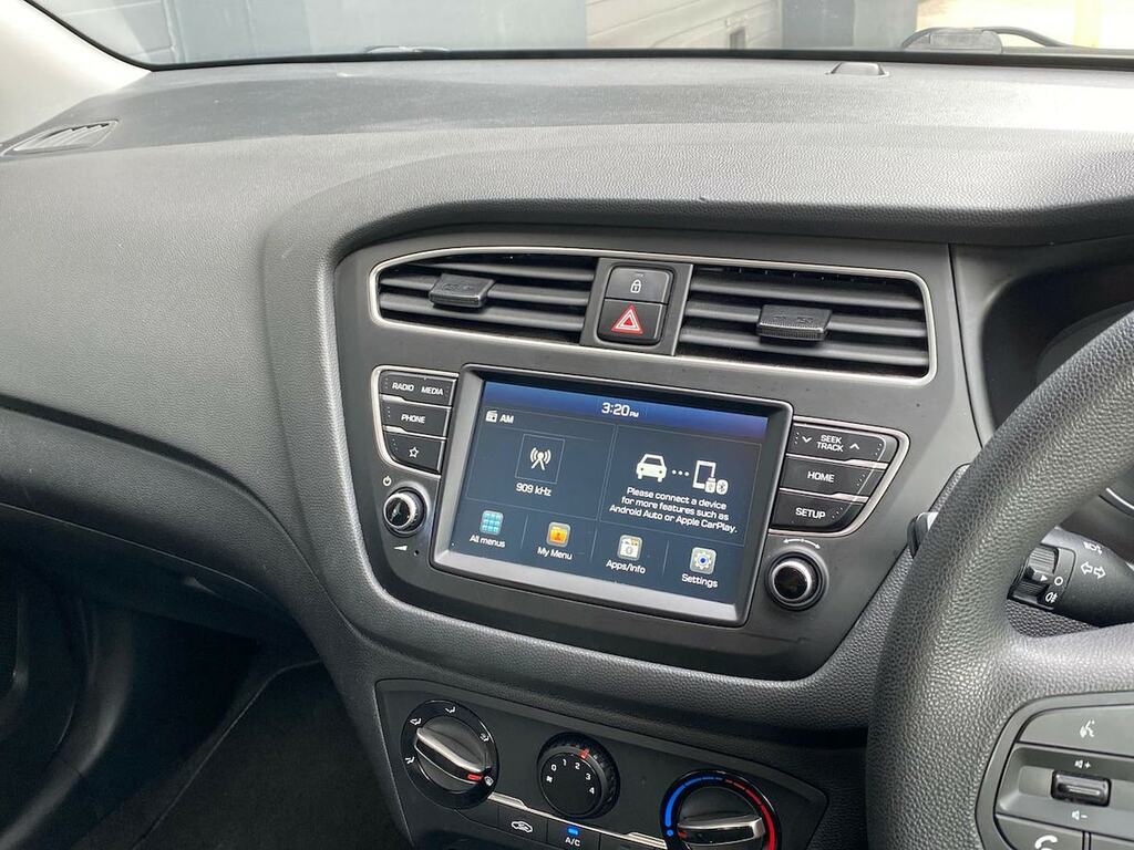Hyundai I20 Play White #24