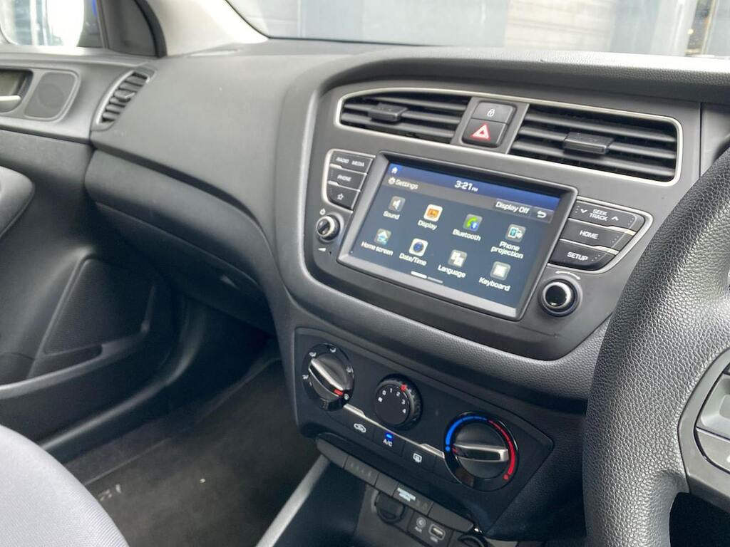 Hyundai I20 Play White #11