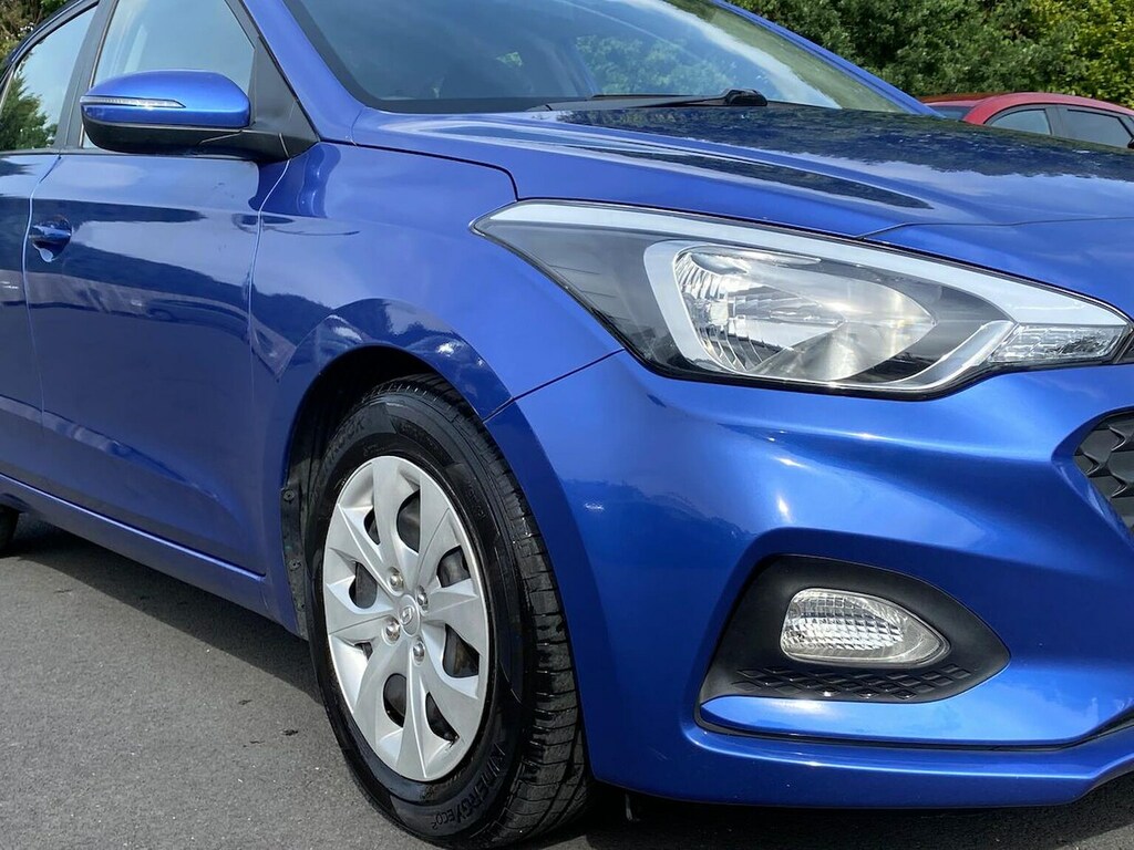 Hyundai I20 Play White #34