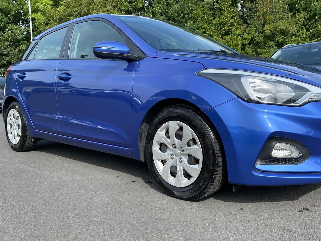 Hyundai I20 Play White #40