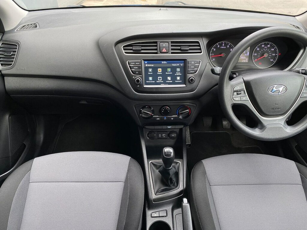 Hyundai I20 Play White #13