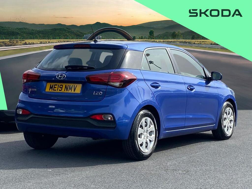 Hyundai I20 Play White #18