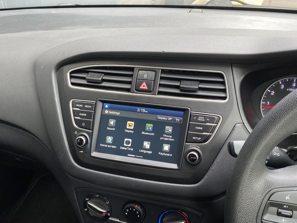 Hyundai I20 Play White #25