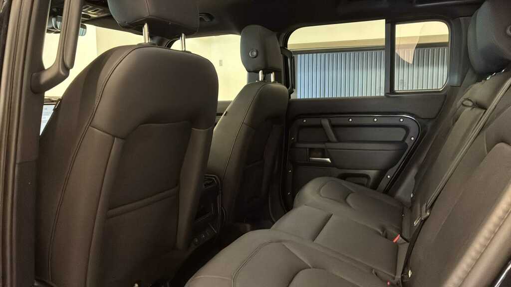 Land Rover Defender 110 3.0 D250 X-dynamic Se 110 #4