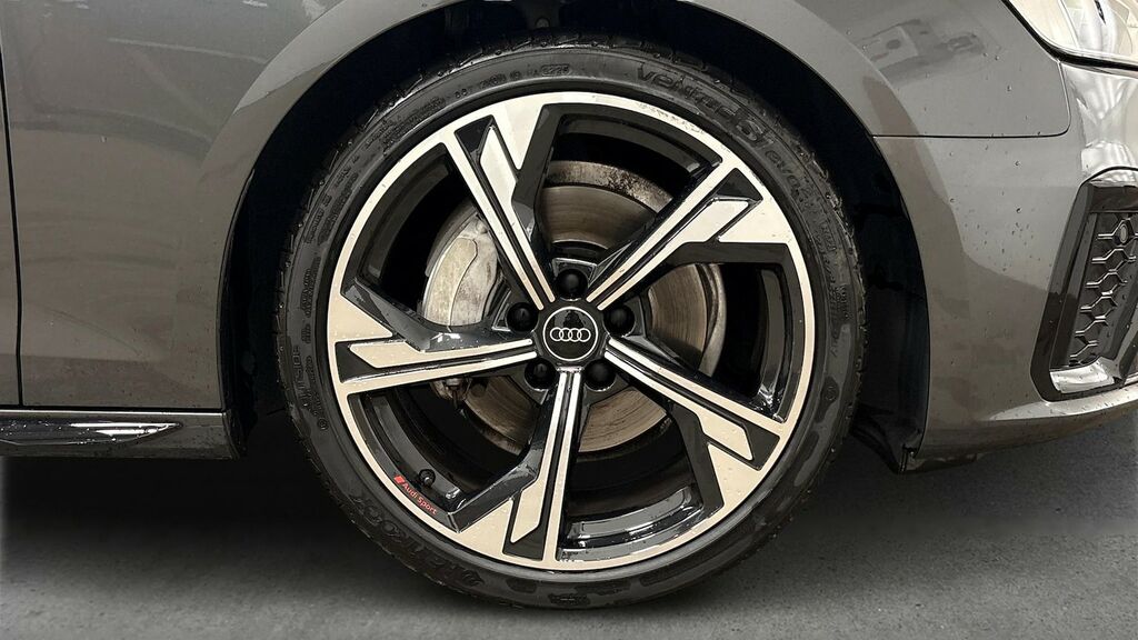 Audi A4 2.0 Tfsi 40 Black Edition Saloon S Tron  #4