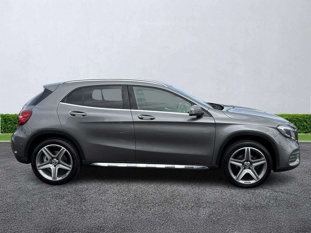 Mercedes-Benz GLA Class Gla 200 Amg Line Premium #3