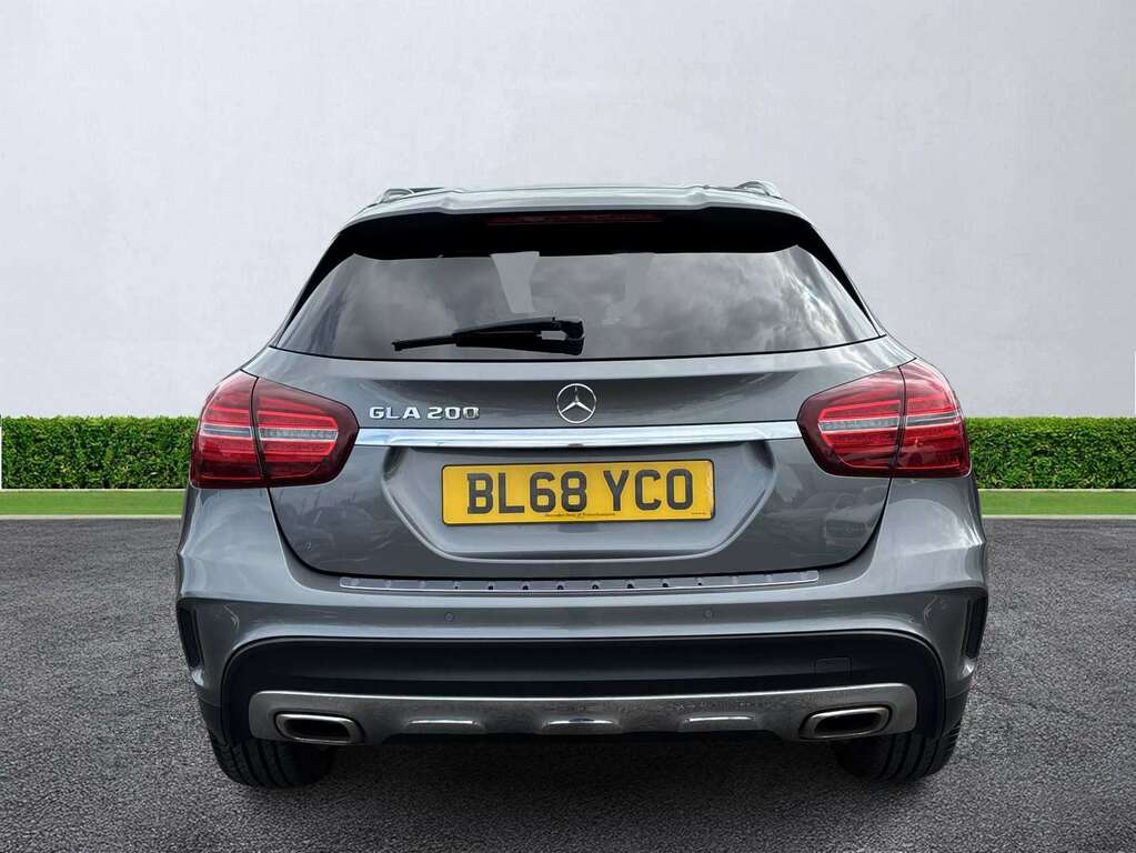 Mercedes-Benz GLA Class Gla 200 Amg Line Premium #4
