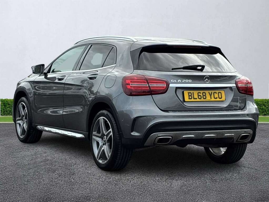 Mercedes-Benz GLA Class Gla 200 Amg Line Premium #2