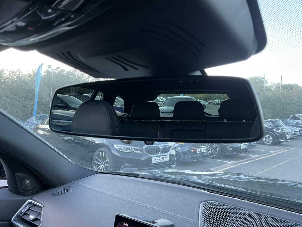 BMW 3 Series Saloon Blue #14