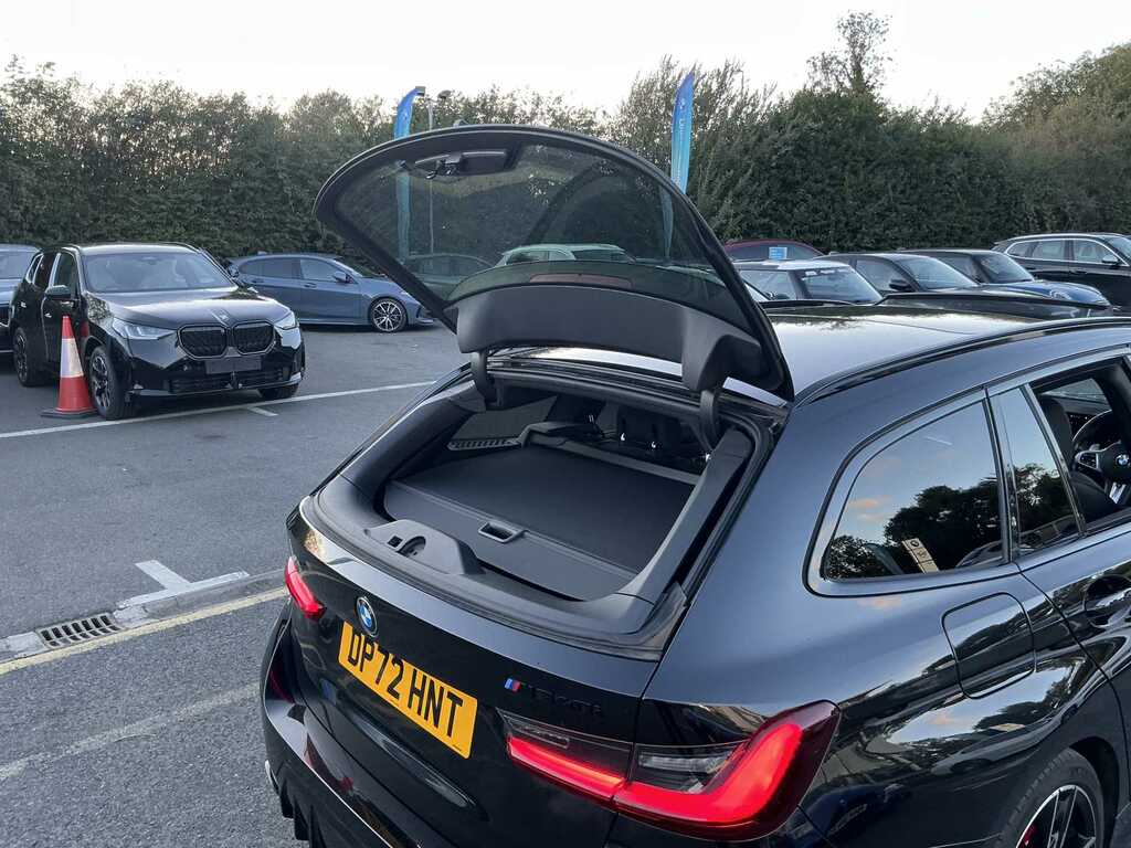 BMW 3 Series Saloon Blue #19