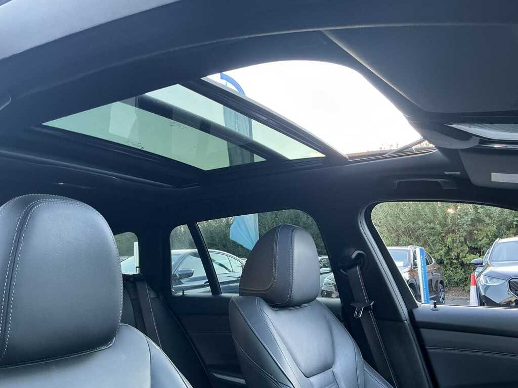 BMW 3 Series Saloon Blue #16
