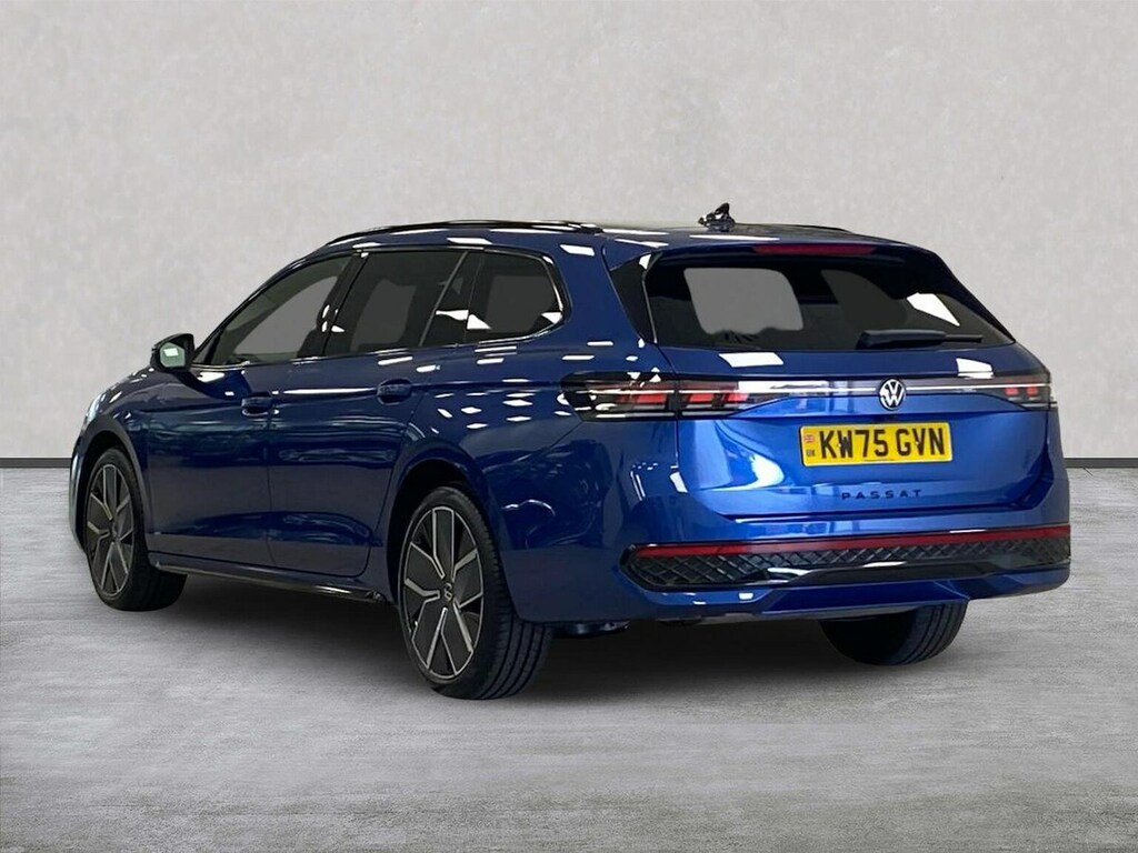 Volkswagen Passat 1.5 Tsi Ehybrid 19.7Kwh Black Edition Estate P #2