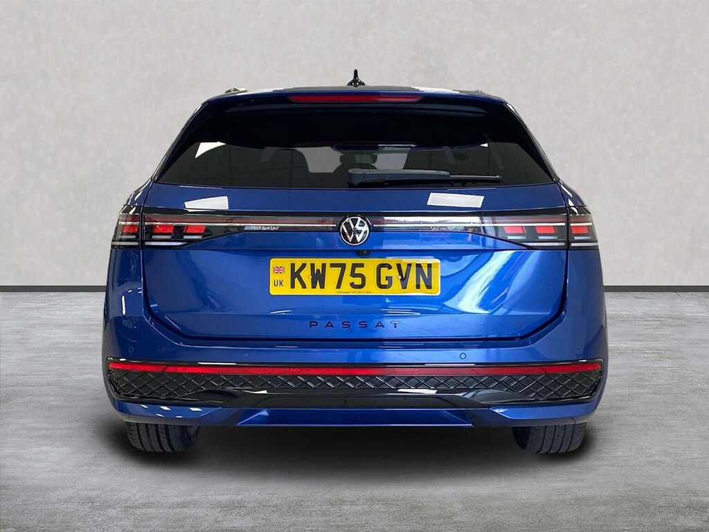 Volkswagen Passat 1.5 Tsi Ehybrid 19.7Kwh Black Edition Estate P #4